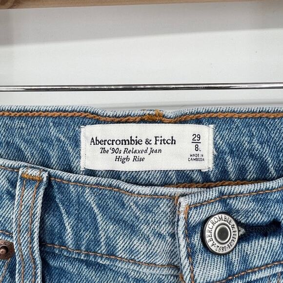 NWT Abercrombie & Fitch The 90s Relaxed High Rise Jeans Light Wash 8 Long Tall - Picture 3 of 11
